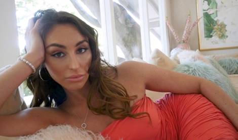 Возбуждённая мачеха после работы жадно трахается с пасынком в экстазе!