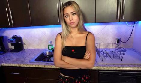 Отчим не удерживается: жестко трахает горячую падчерицу наедине!