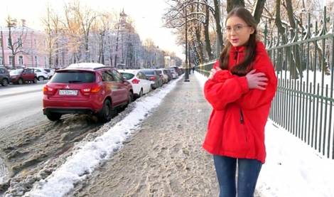 Спас скромную русскую от мороза: пригласил домой и нежно отымел сладкую попку молодухи!