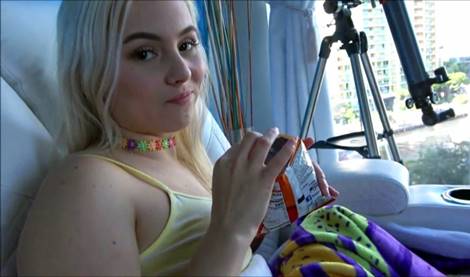 Нет парня у сестры? Брат ублажает её ротик, киску до мощного сквирта!