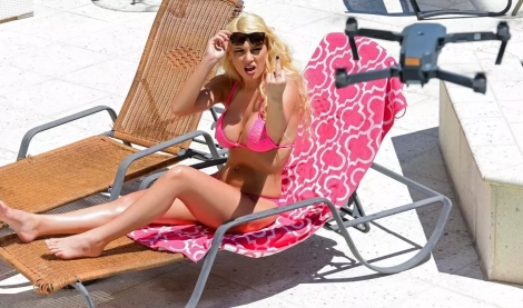 Дронный сосед подглядывал за сочной блондинкой и отымел красотку на горячем!