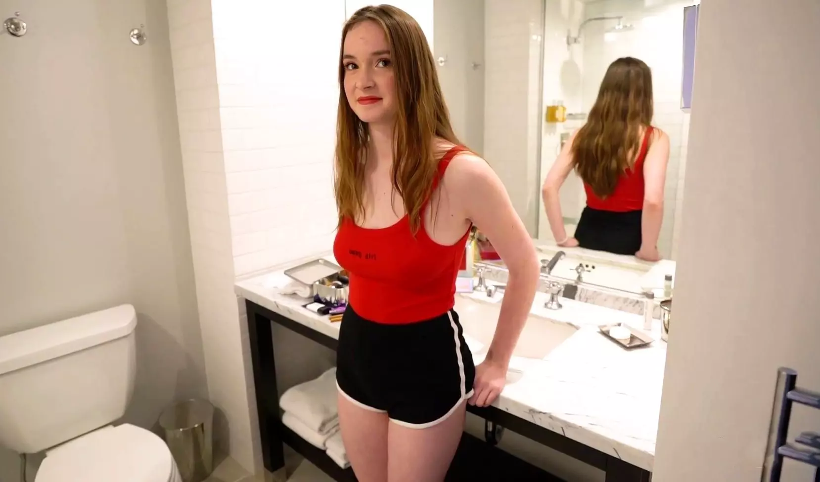 Первый порно-кастинг: невинная красотка ловит кремпай в тугую пиздёнку!