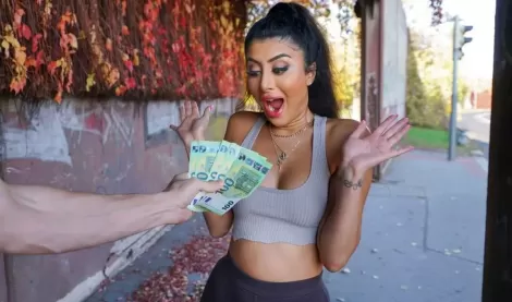 За бабки шлюха согласна на любой трах: еби рот, пизду, жопу куда угодно!