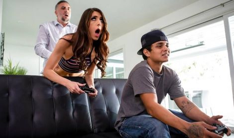 Зашёл к другу в гости и жёстко отымел его сногсшибательную красотку-жену!