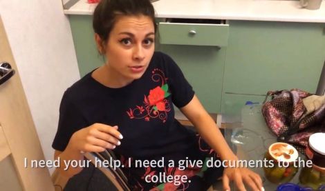 Брат трахает красивую двоюродную сестру из деревни когда та приехала к нему в Москву на учебу