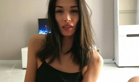 Худенькая красавица из Питера, балует парня домашним нежным порно