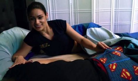 Голодная мамочка так хочет секса, что ночью отсасывает член спящему сыну и вскоре направляет его в манду