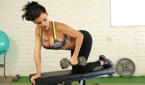 Стройная фитоняшка, отдалась тренеру на занятии