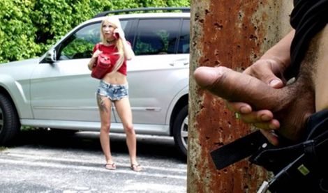 Спалился перед блондинкой на улице за подглядыванием и за дрчокой члена