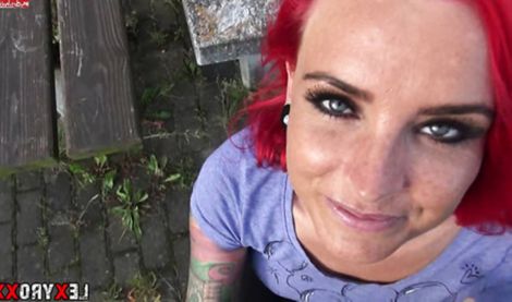 Мужик трахает подружку в Германии недалеко от дороги