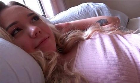 Утренний стояк вставил в молоденькую подружку