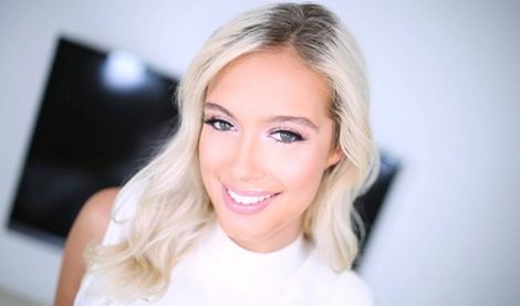 Милашка любит трахаться и потому приходит на порно кастинг