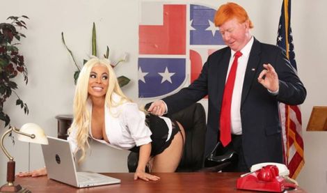 Секретарша президента трахается с его же помощником. Порно пародия