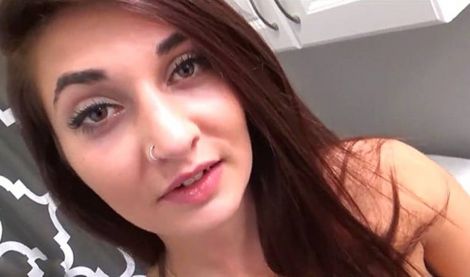 Брат совратил красавицу сестру и пока находился с ней наедине, удачно отодрал