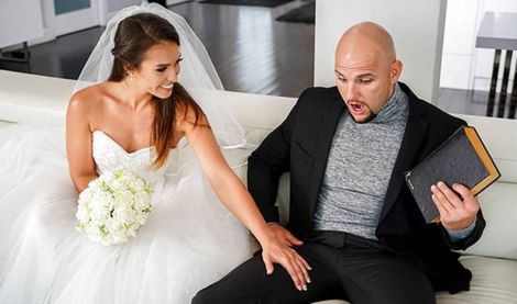 Невеста любит секс и потому изменяет жениху перед самой свадьбой