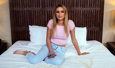 После учебы не стала искать работу, решила сниматься в порно