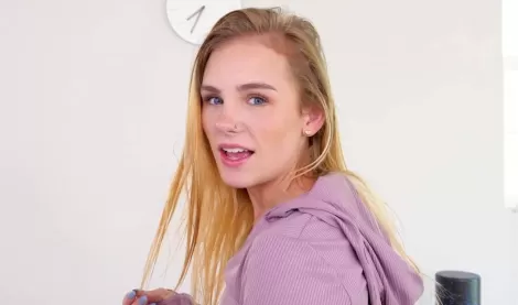 Молоденькая милашка Натали, хочет сниматься в порно