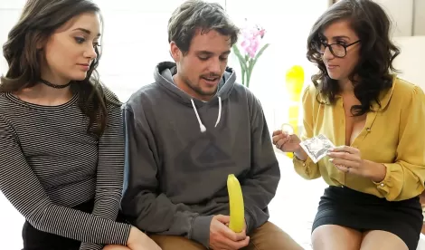 Получается отпадная групповая ебля, когда училка решает научить молодую пару трахатться