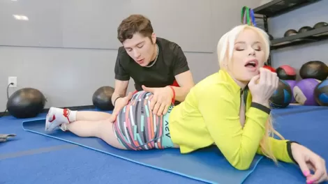 Ты достаточно уже меня возбудил, снимай трусики с меня и еби на всю катушку